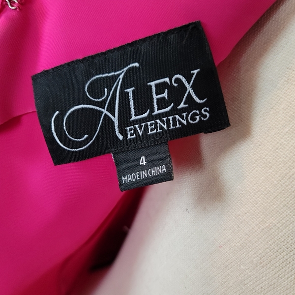 Dress - Picture 4 of 7